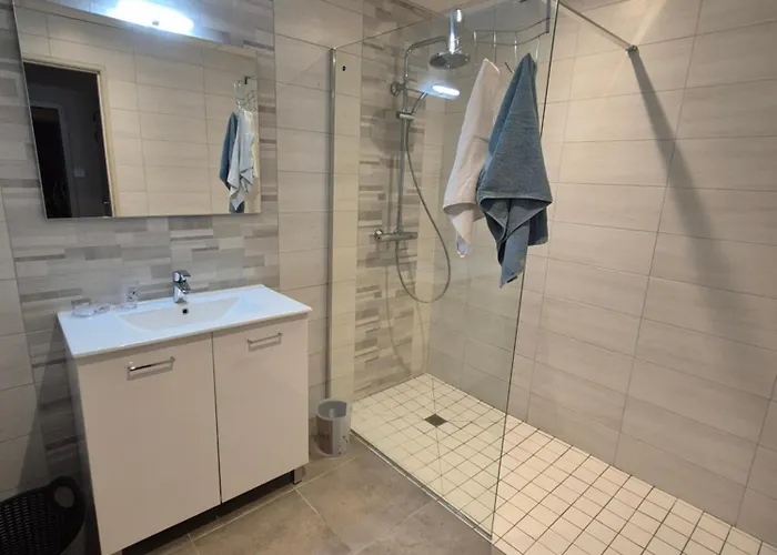 Le Petit Ely Apartment *